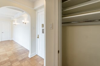95 Christopher St in New York, NY - Building Photo - Building Photo