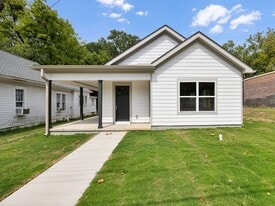 307 W King St in Jackson, TN - Building Photo