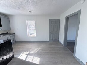 608 E 4th St in Sweeny, TX - Building Photo - Building Photo