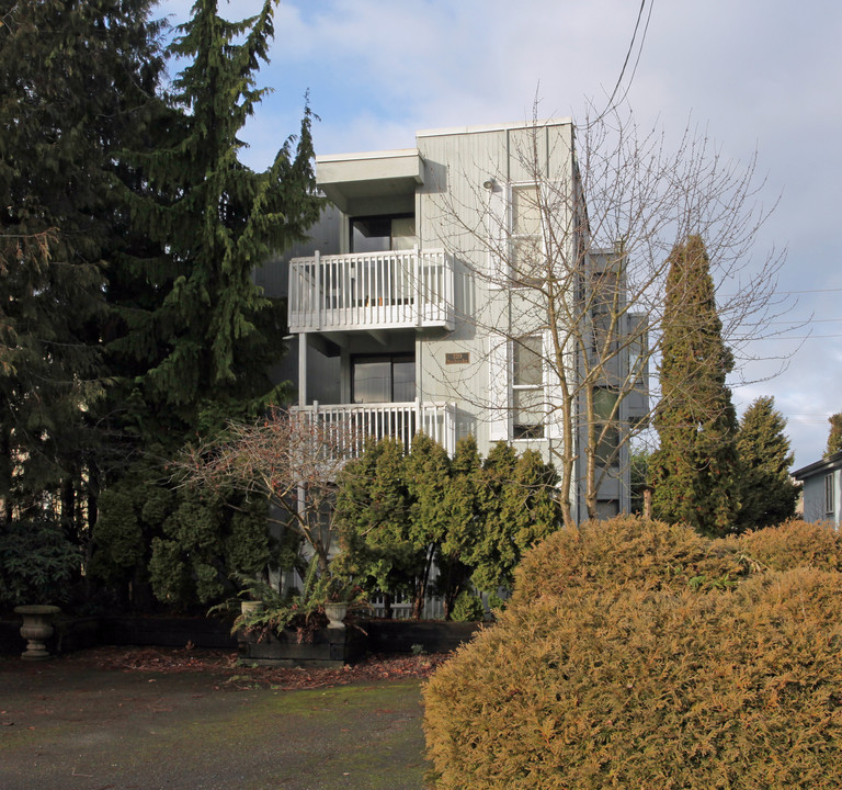 2219 Minor Ave E in Seattle, WA - Foto de edificio