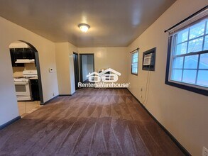 1056 Regent St SW in Atlanta, GA - Foto de edificio - Building Photo