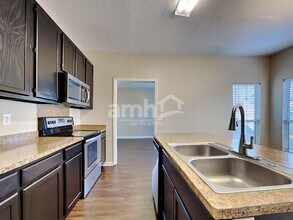 111 Fairbury Dr in Goose Creek, SC - Building Photo - Building Photo