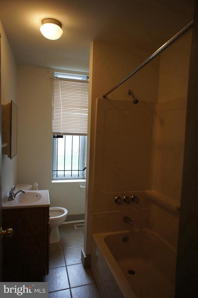 1617 W Oxford St-Unit -1 in Philadelphia, PA - Building Photo - Building Photo