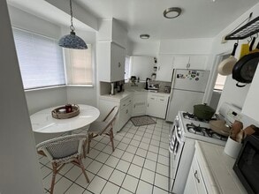 4222 Jasmine Ave in Culver City, CA - Foto de edificio - Building Photo