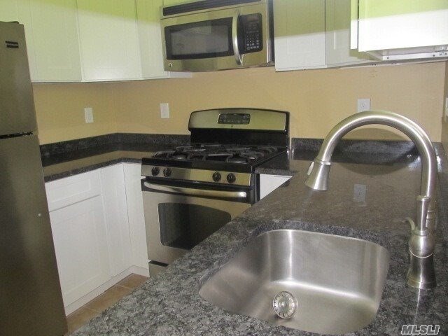 62 Oak St in Westhampton Beach, NY - Building Photo