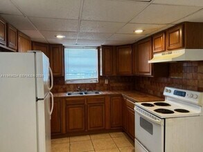 2198 NW 153rd St in Opa Locka, FL - Foto de edificio - Building Photo