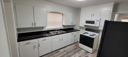 3008 Peebles Dr in Greensboro, NC - Foto de edificio - Building Photo