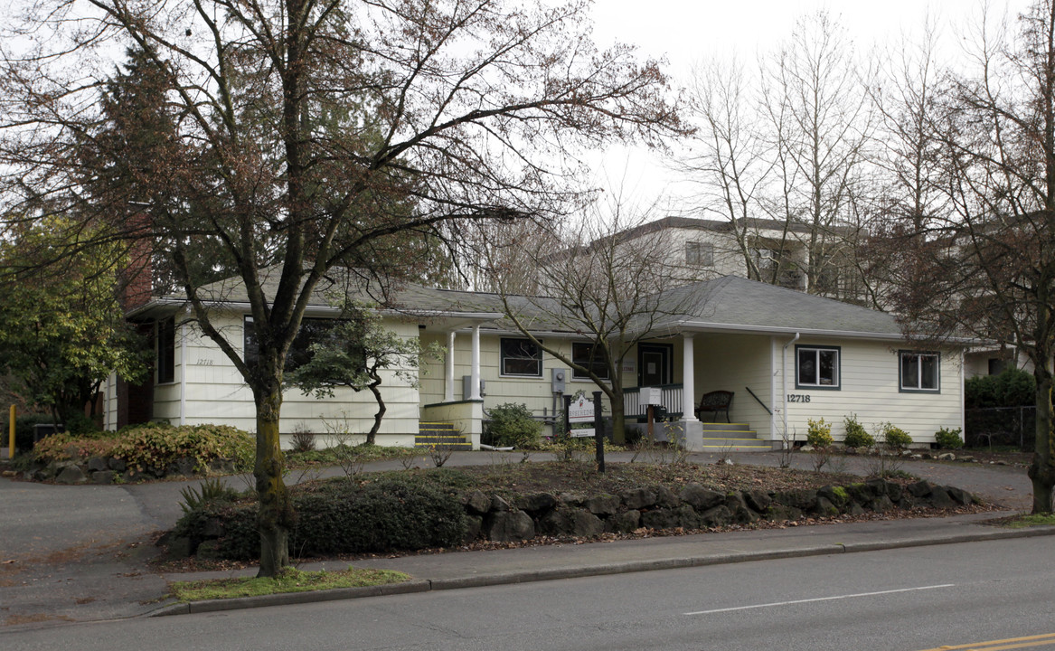 12722 NE 15th Ave in Seattle, WA - Foto de edificio