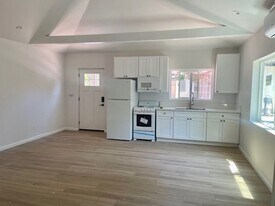 4919 Enfield Ave in Los Angeles, CA - Building Photo