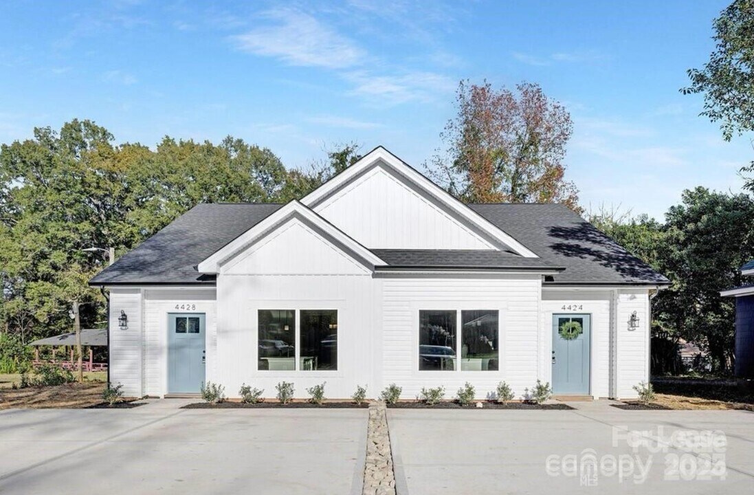 4428 Glenwood Dr in Charlotte, NC - Building Photo