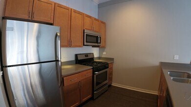 1540 W Fullerton Ave, Unit 407-PH in Chicago, IL - Building Photo - Building Photo