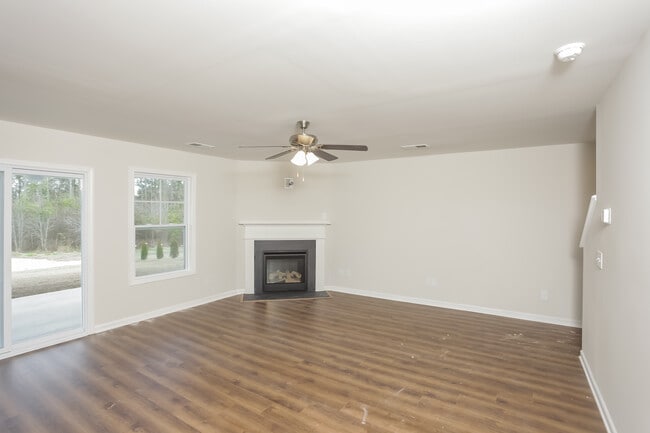 30 Arizona Ct in Elgin, SC - Foto de edificio - Building Photo