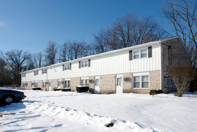 821 Churchill Hubbard Rd in Youngstown, OH - Foto de edificio - Building Photo