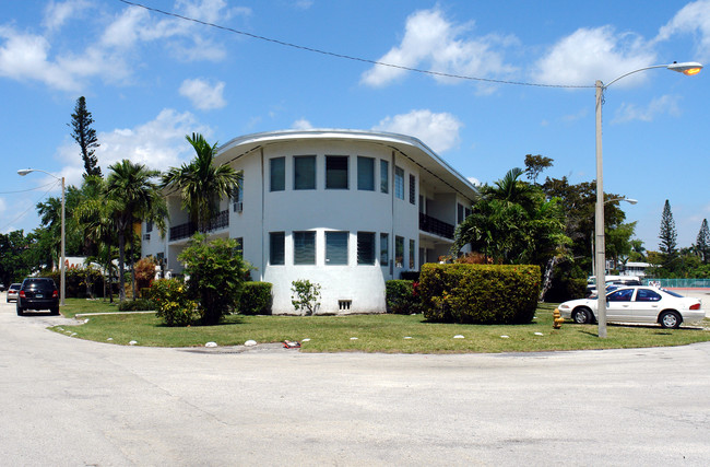 1041 NE 78th Rd in Miami, FL - Foto de edificio - Building Photo