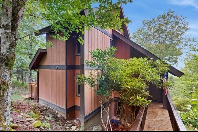 1039 Charter Hills Rd in Beech Mountain, NC - Building Photo - Building Photo