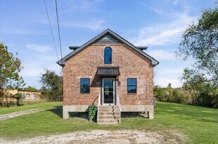 1420 FM 1960 in Dayton, TX - Building Photo