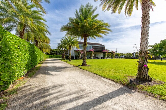 14432 Rolling Rock Pl in Wellington, FL - Building Photo - Building Photo