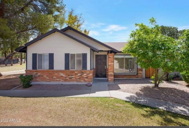 property at 5135 E Evergreen St