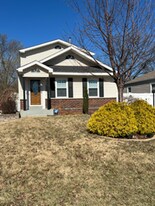 10517 St Matthew Ln in St. Ann, MO - Building Photo