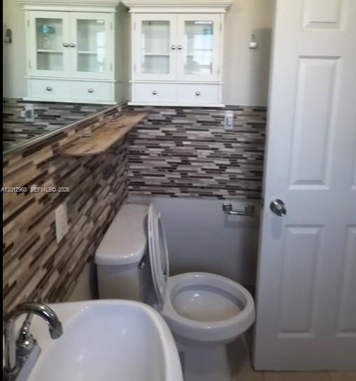 2735 NW 28th St in Miami, FL - Building Photo - Building Photo