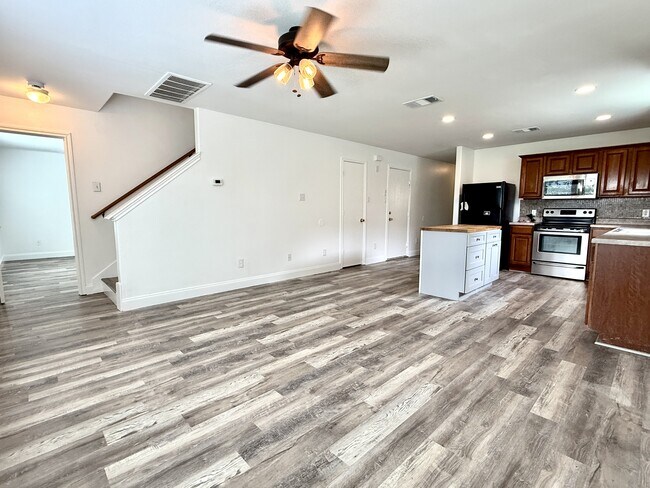 529 W Metcalfe St in Hutto, TX - Building Photo - Building Photo