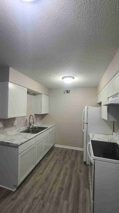 1714 Autumn Dr-Unit -Apt 3 in Boonville, IN - Building Photo