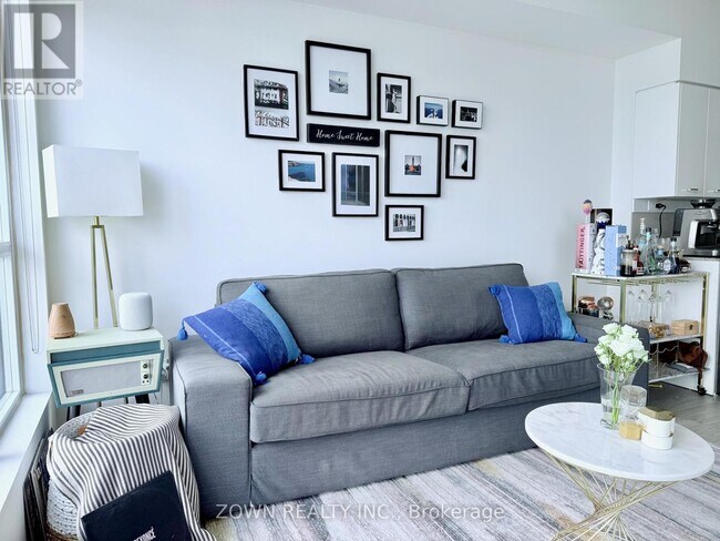 29 Singer Ct in Toronto, ON - Building Photo - Building Photo