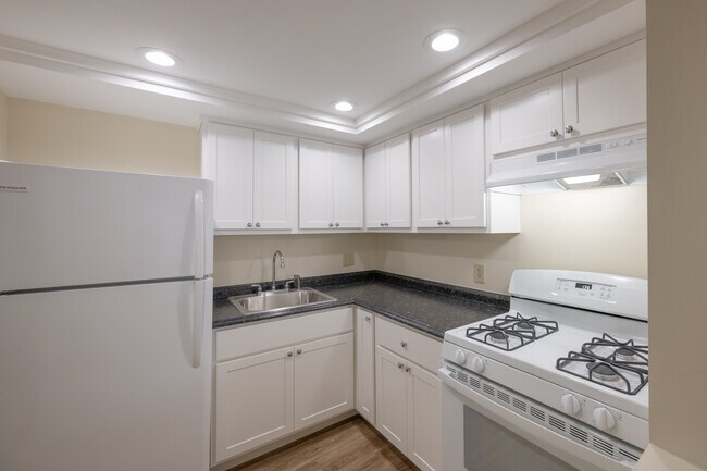 Parkway Apartments in Riverside, RI - Foto de edificio - Interior Photo
