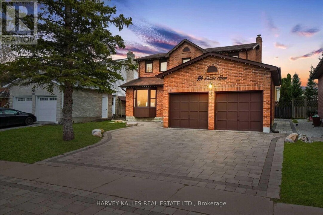 504 Bristol Rd in Newmarket, ON - Building Photo