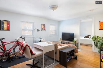 163 F St, Unit 2 in Boston, MA - Foto de edificio - Building Photo