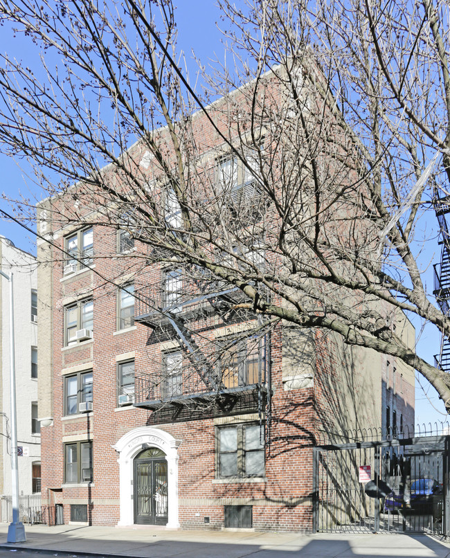 2115 Linden St in Ridgewood, NY - Building Photo - Building Photo