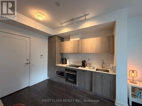 50 Charles St E in Toronto, ON - Building Photo - Building Photo