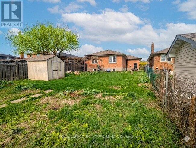 10 Stella St in Toronto, ON - Building Photo - Building Photo