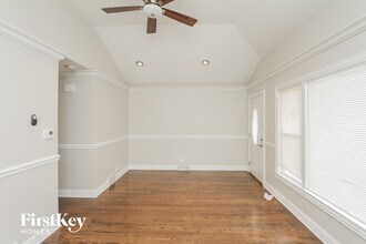 8229 S Sacramento Ave in Chicago, IL - Building Photo - Building Photo
