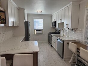 37 Carpenter Ave in Mt Kisco, NY - Building Photo - Building Photo