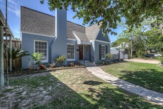 606 Avenue of Oaks St in Houston, TX - Building Photo - Building Photo