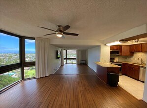 521 Hahaione St in Honolulu, HI - Building Photo - Building Photo