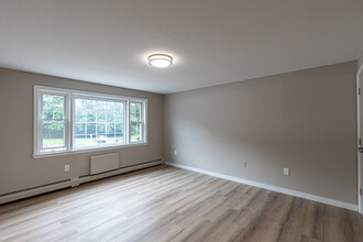 Coachlight Village in East Hartford, CT - Building Photo - Interior Photo