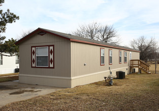 Heritage Oaks in Lincoln, NE - Building Photo - Building Photo