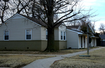 Shannonwood Park in Tulsa, OK - Foto de edificio - Building Photo