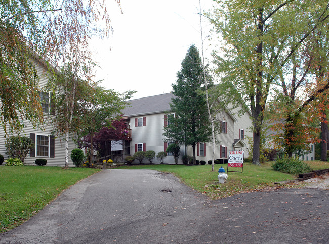 30 Mock St in Hubbard, OH - Foto de edificio - Building Photo