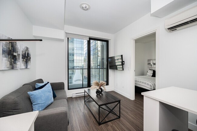 665 Rue Versailles in Montréal, QC - Building Photo - Building Photo