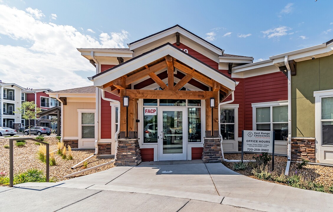 East Range Crossings in Denver, CO - Foto de edificio