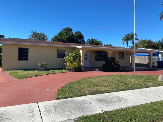 19710 NW 51st Ave, Unit Main House in Miami Gardens, FL - Building Photo - Building Photo