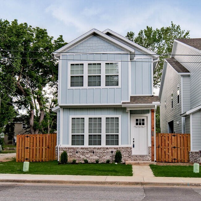 property at 502 W Persimmon St