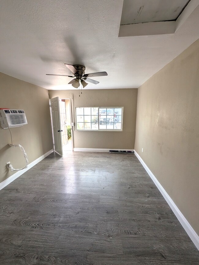 1018 Lucas St in San Fernando, CA - Building Photo - Building Photo