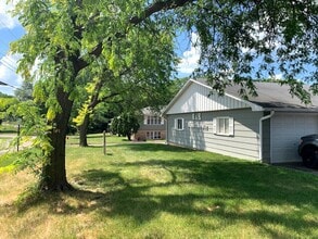 1104 3rd St SW, Unit 1 in Faribault, MN - Building Photo - Building Photo
