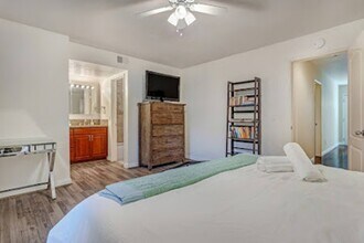 3843 Riviera Dr, Unit 2 in San Diego, CA - Building Photo - Building Photo