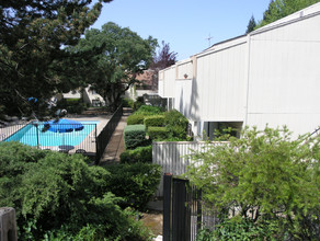 Country Club Garden Apartments in Cameron Park, CA - Building Photo - Building Photo