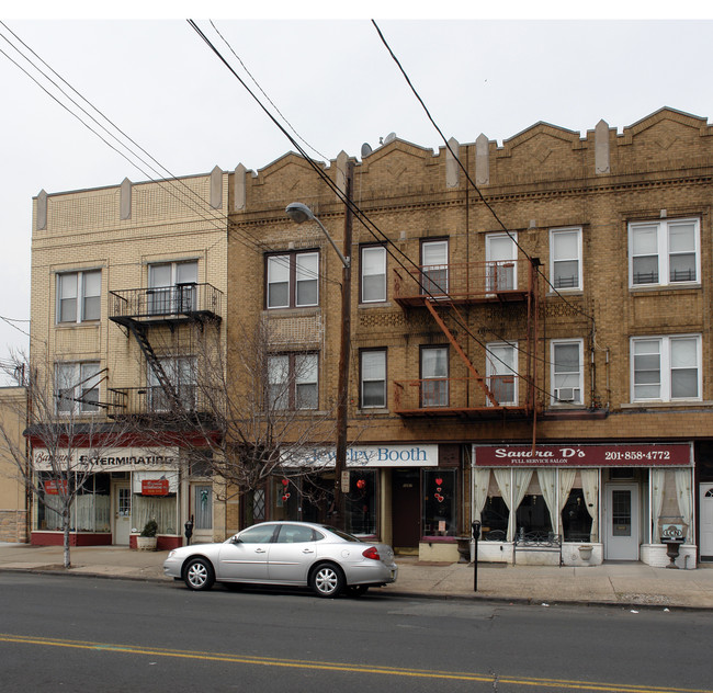 1067 Avenue C in Bayonne, NJ - Building Photo - Building Photo